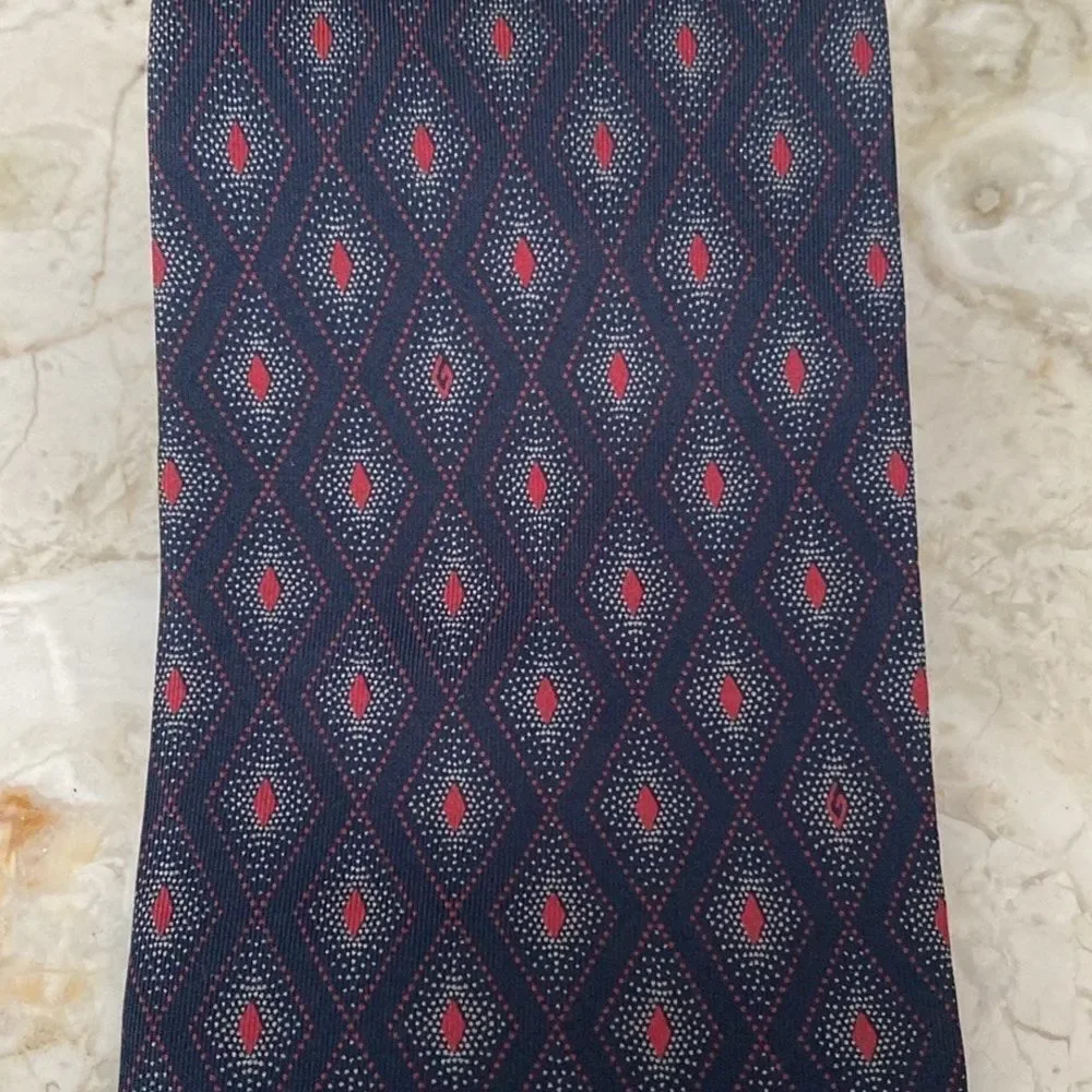 Gucci 100% Silk Tie - Picture 2 of 10